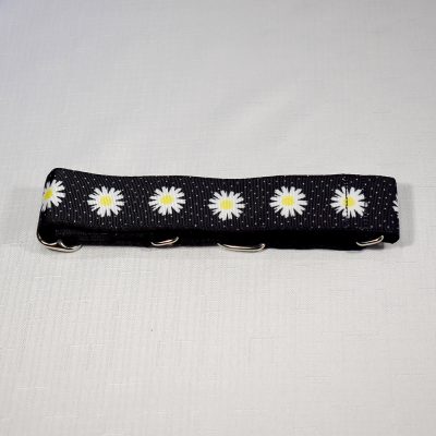 Collar – “Daises on Black” – (3.8cm/1.5inches)