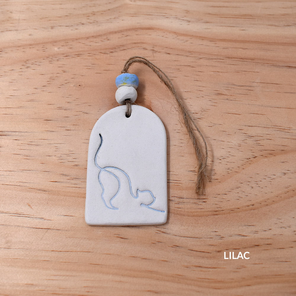Bowing cat gift tag