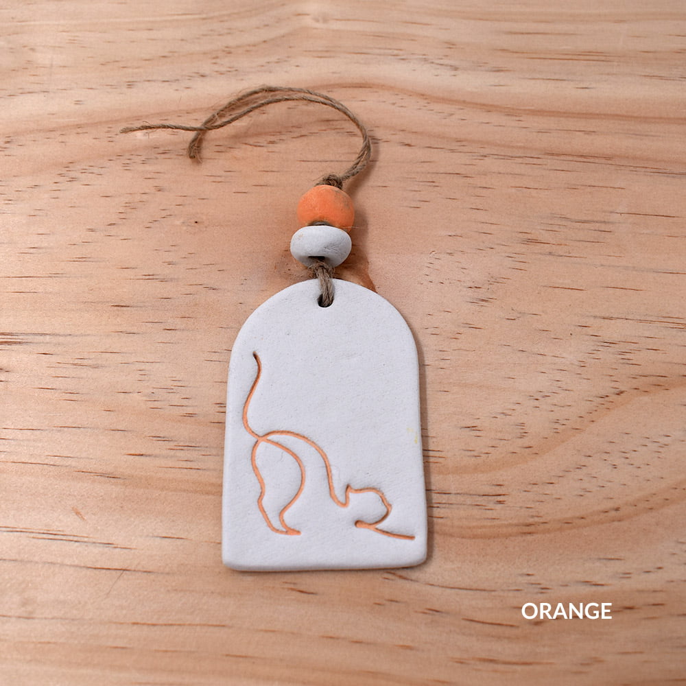 Bowing cat gift tag